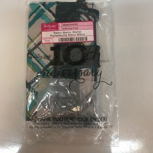 Thirty-one retro metro wallet